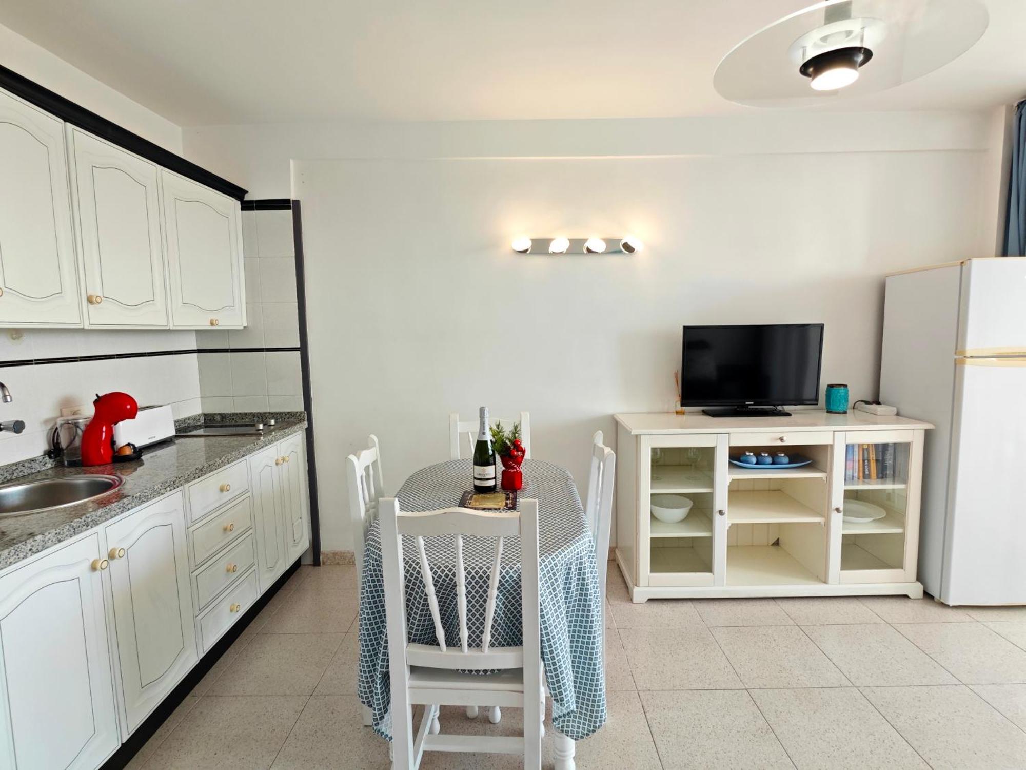 Blanco&Azul - Comfortable Ocean View Apartment Next To The Beach Playa de las Américas Exterior foto